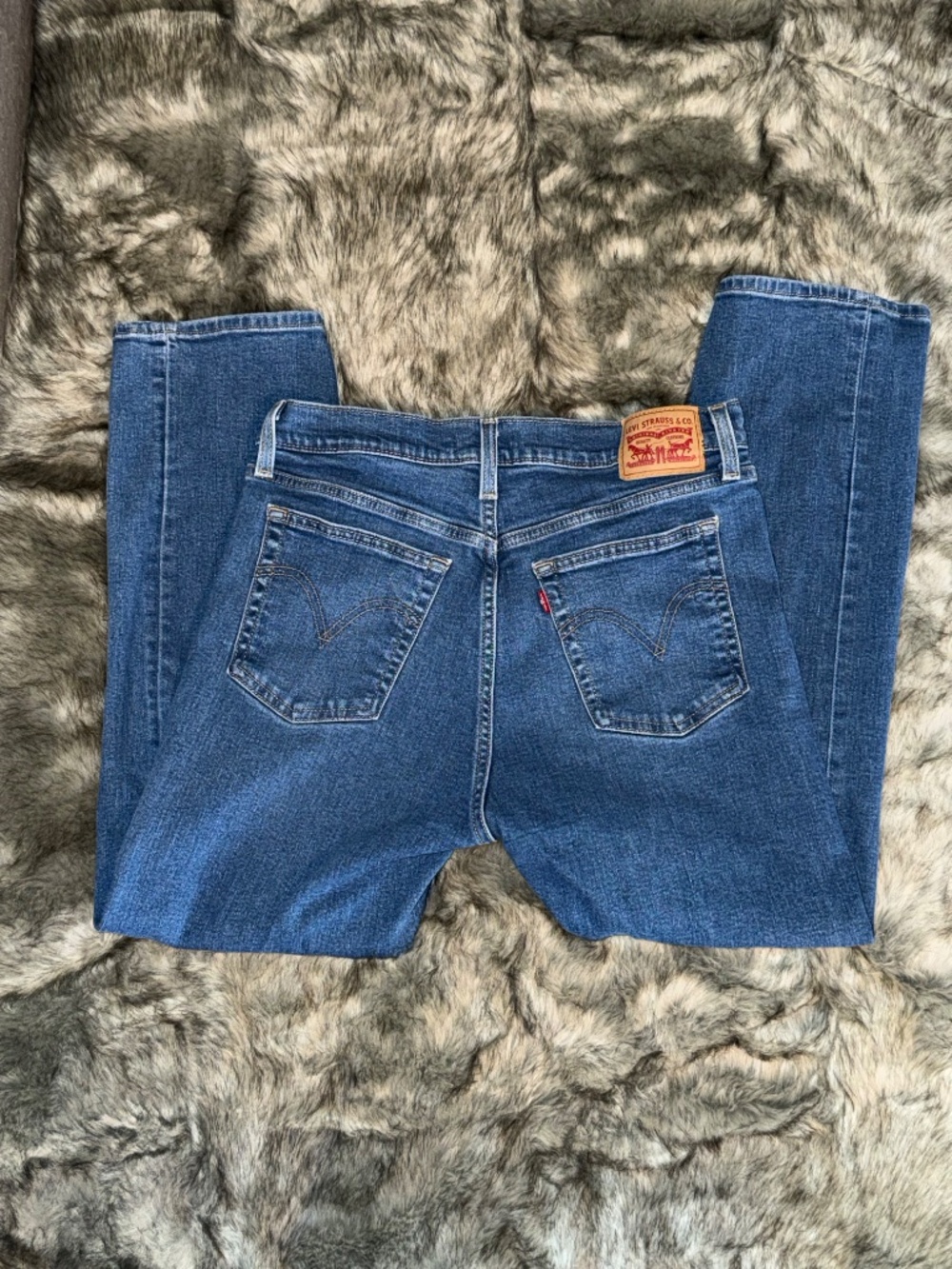LEVI'S // Wedgie Straight Jeans // Size 31 - Picture 2 of 3